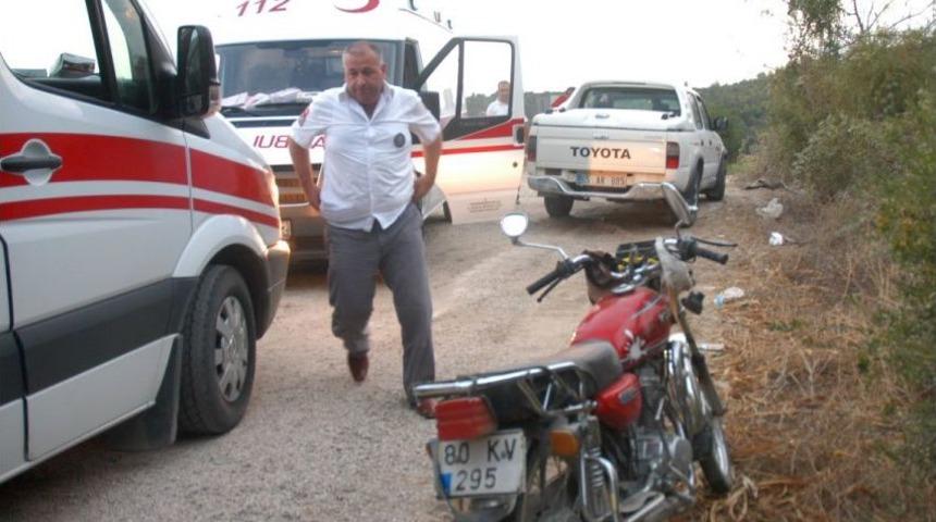 Motosikletle Kamyonet &Ccedil;arpıştı: 2 Yaralı