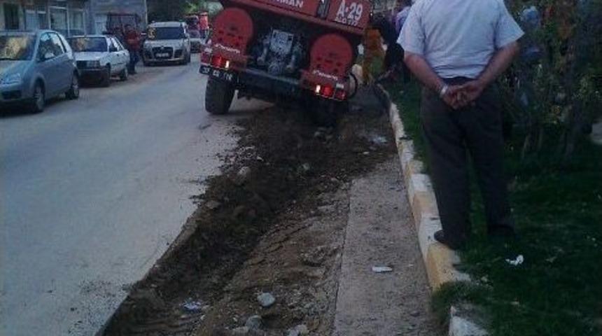Yangına Giden Aras&ouml;z Doğalgaz &Ccedil;ukuruna D&uuml;şt&uuml;