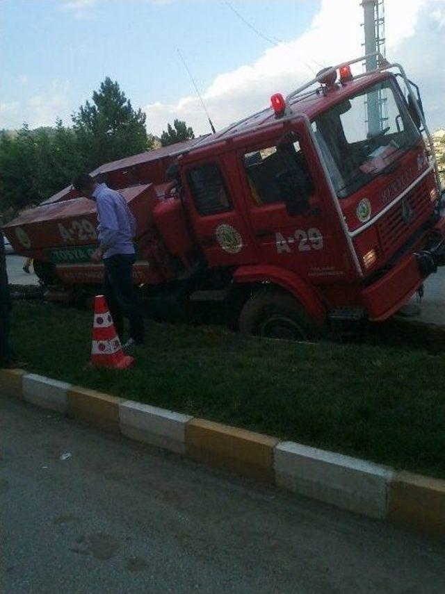 Yangına Giden Arasöz Doğalgaz Çukuruna Düştü