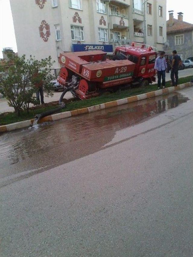 Yangına Giden Arasöz Doğalgaz Çukuruna Düştü