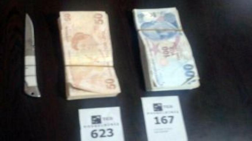 Bı&ccedil;akla Banka Soymaya &Ccedil;alıştı Yakalandı
