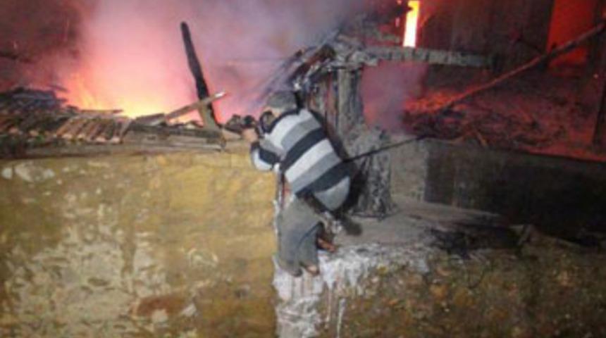 Uşak'ta korkutan yangın