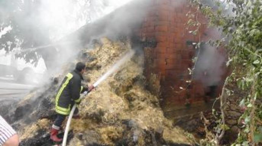 Samanlıkta &ccedil;ıkan yangın korkuttu