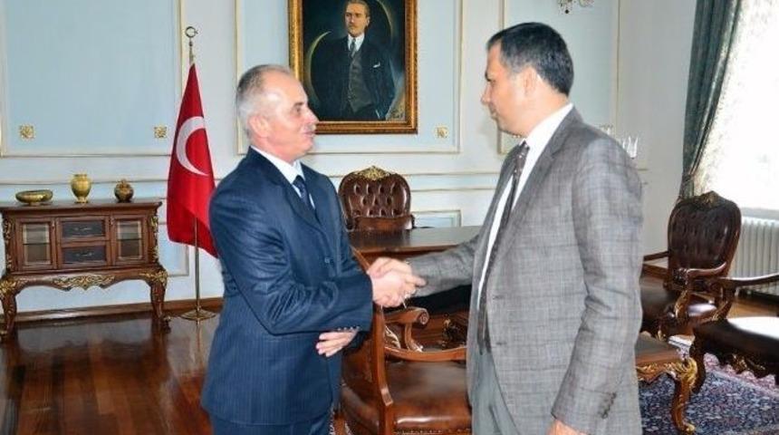 Vali Yerliyakaya&rsquo;ya &ldquo;allah&rdquo; Yazan Yumurta