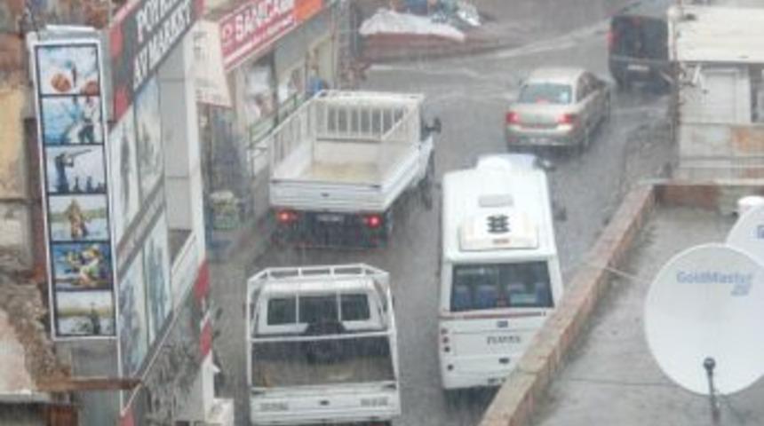 Adanalı Yağmura Hazırlıksız Yakalandı