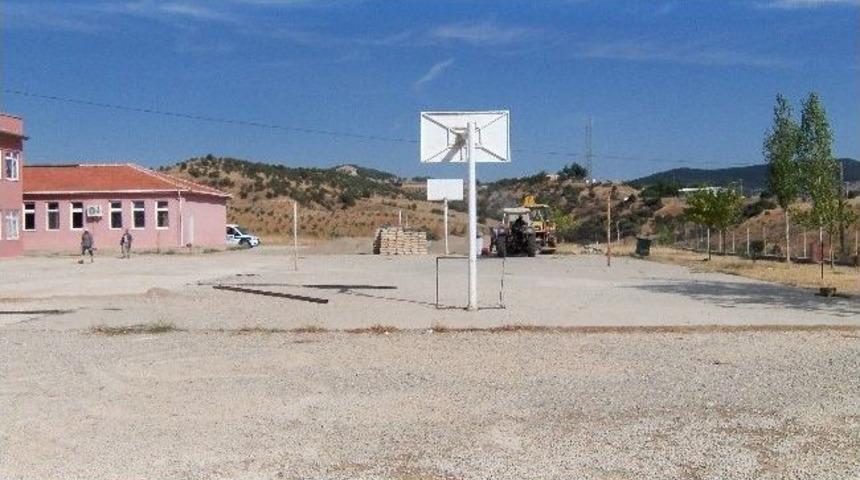 Borlu Gazi İlk&ouml;ğretim Okulu Bah&ccedil;esine D&uuml;zenleme