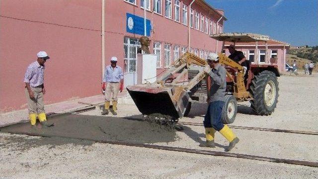 Borlu Gazi İlköğretim Okulu Bahçesine Düzenleme