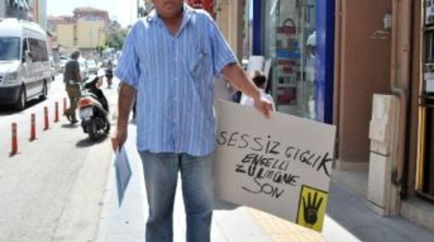 Engelliden Pankartlı Protesto