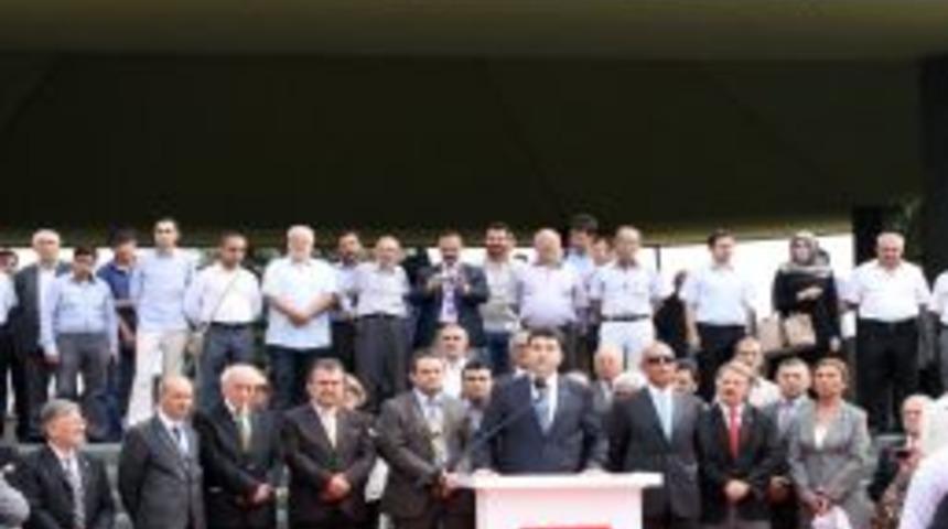 Adanan Menderes Kabri Başında Anılıyor