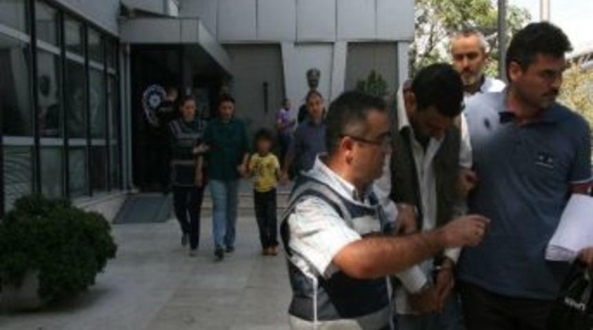 İranlı Anne Baba Cezaevine, 7 Yaşındaki &Ccedil;ocukları Devlet Yurduna