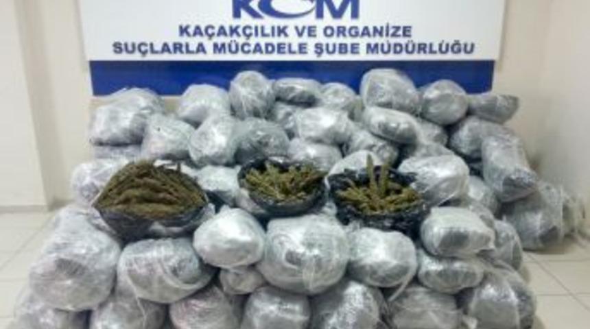 İzmir&rsquo;deki Operasyonda Rekor Miktarda Uyuşturucu Ele Ge&ccedil;irildi