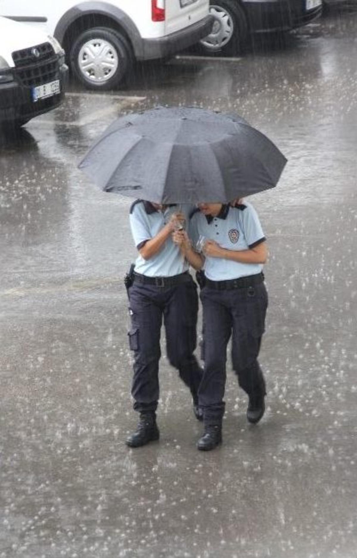 Yağmur Hayatı Olumsuz Etkiledi