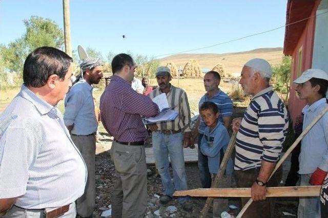 Hortumun Vurduğu Yayla Köyüne Yardımlar Devam Ediyor