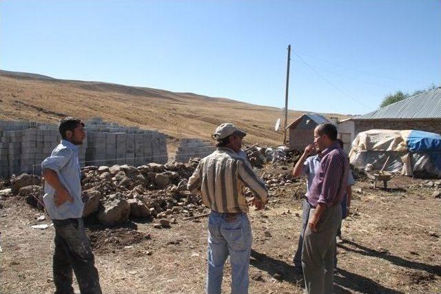 Hortumun Vurduğu Yayla Köyüne Yardımlar Devam Ediyor