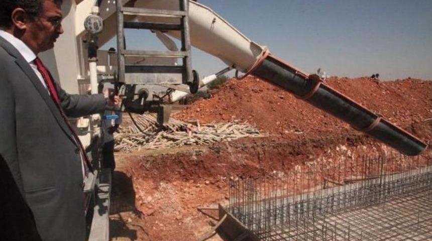 Cami Temeline İlk Har&ccedil; Vali G&uuml;ven&ccedil;'ten