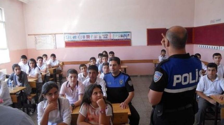 Polis, &Ccedil;ocukların G&uuml;venliği İ&ccedil;in &Ccedil;alışıyor