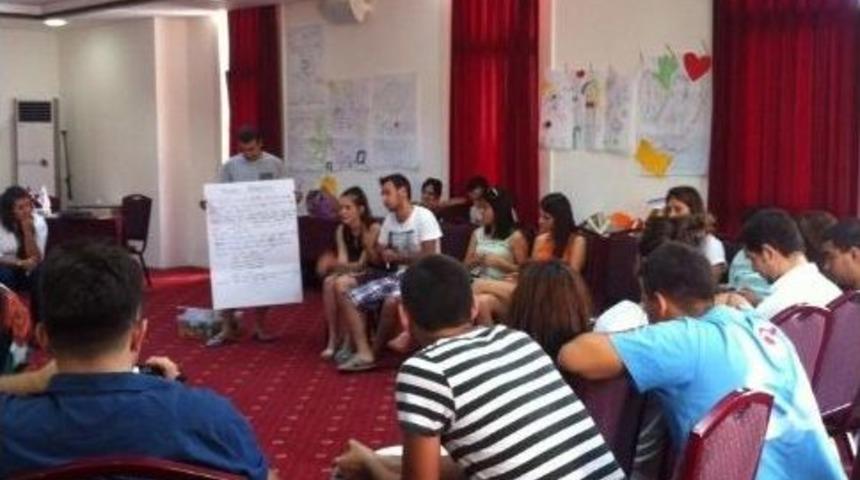 A&uuml; Gen&ccedil;lerin İstihdam Edilmesine Alternatif &Ccedil;&ouml;z&uuml;mler &Uuml;retiyor