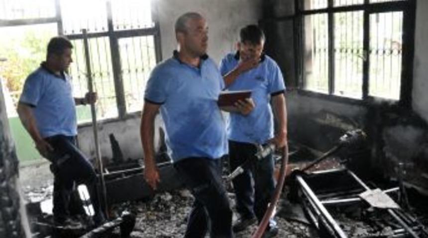 Kozan'da Ev Yangını Hasara Neden Oldu