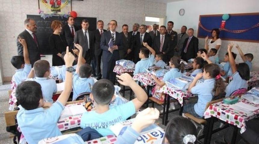 Aksaray'da Protokol &Uuml;yeleri &Ouml;ğrencileri Ziyaret Etti