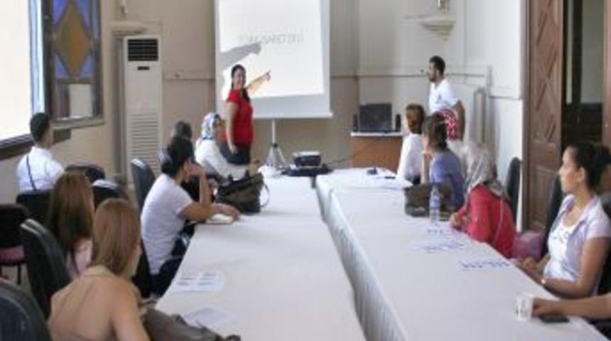 Hatay'da Sağlık &Ccedil;alışanlarına Işaret Dili Eğitimi Veriliyor