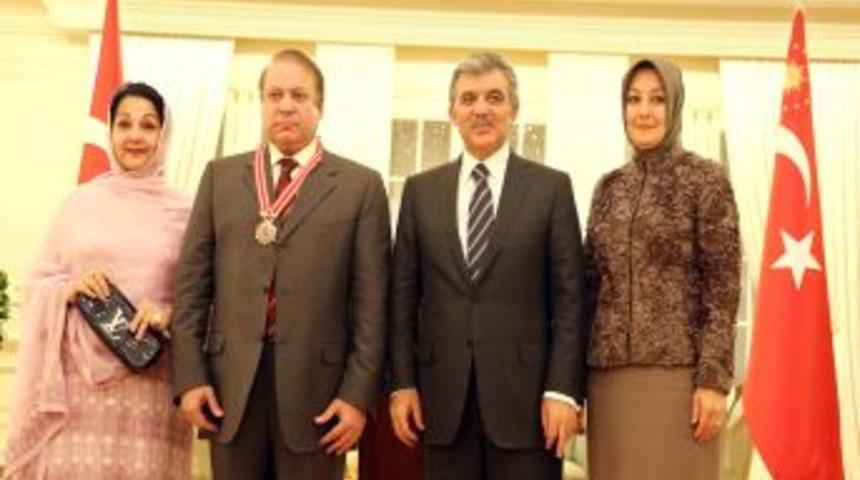 Cumhurbaşkanı G&uuml;l&rsquo;den Pakistan Başbakanı&rsquo;na Cumhuriyet Nişanı