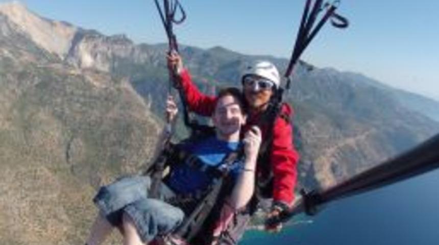 U&ccedil;ma Isteğine Tekerlekli Sandalyeleri Engel Olamadı