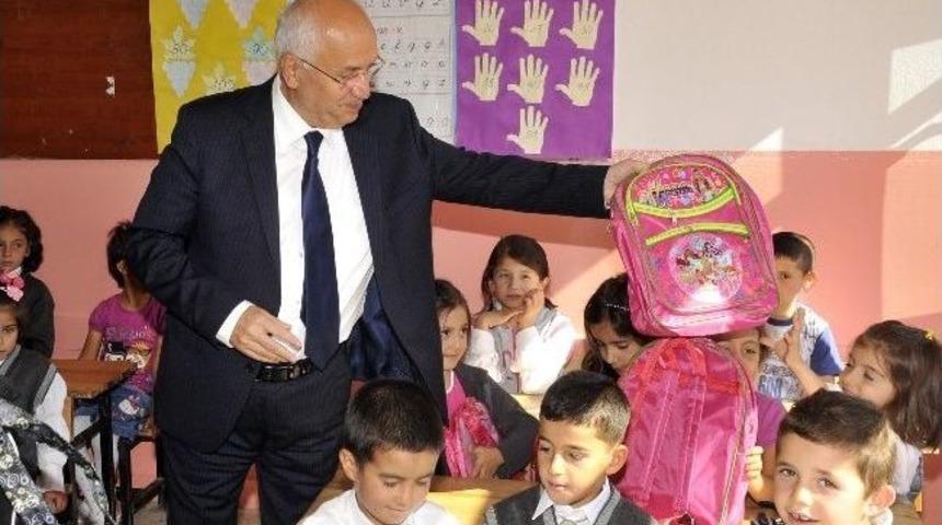 Yeni Mahalle Belediye Başkanı Fethi Yaşar, İl&ccedil;edeki Okulları Ziyaret Etti