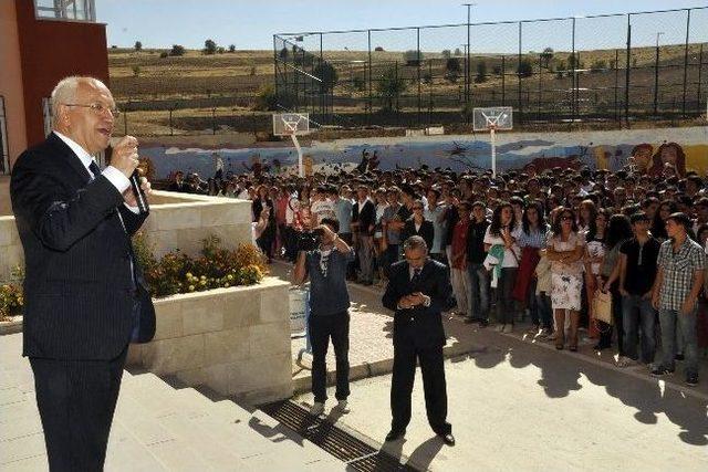 Yeni Mahalle Belediye Başkanı Fethi Yaşar, İlçedeki Okulları Ziyaret Etti