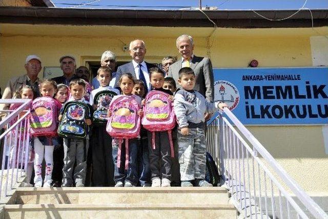 Yeni Mahalle Belediye Başkanı Fethi Yaşar, İlçedeki Okulları Ziyaret Etti