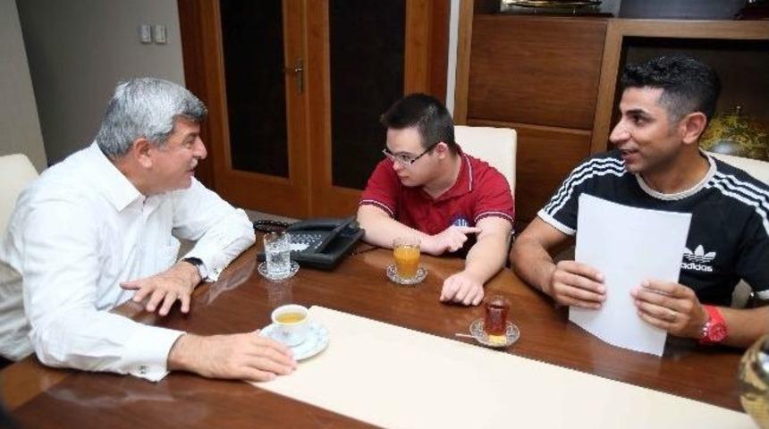 Başkan Karaosmanoğlu, Zihinsel Engelliler Yenidoğan &Ouml;zel Eğitim Okulu &Ouml;ğrencileriylebir Araya Geldi