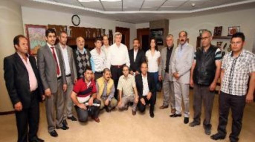 Başkan Karaosmanoğlu,kartepe Anadolular Derneği &Uuml;yelerini Misafir Etti