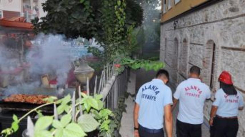 Turistlerin Mangal Partisi, Atat&uuml;rk Evi'nin Yangın Alarmını &Ccedil;aldırdı