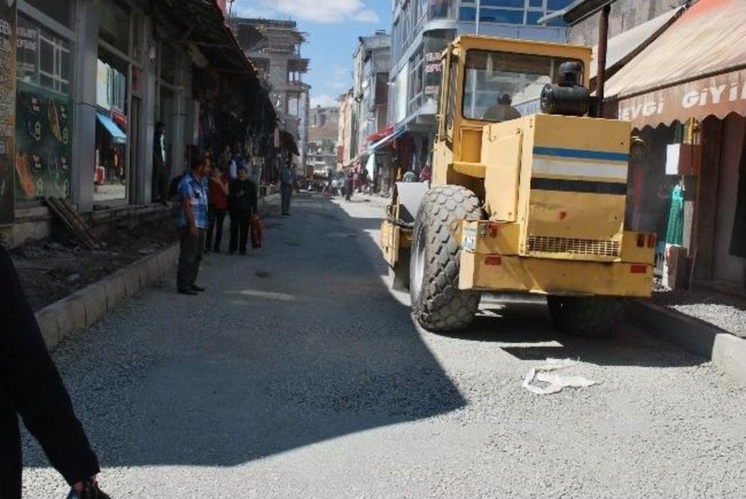 Kars Belediyesi Kentin Altını &Uuml;st&uuml;n&uuml; Kazdı
