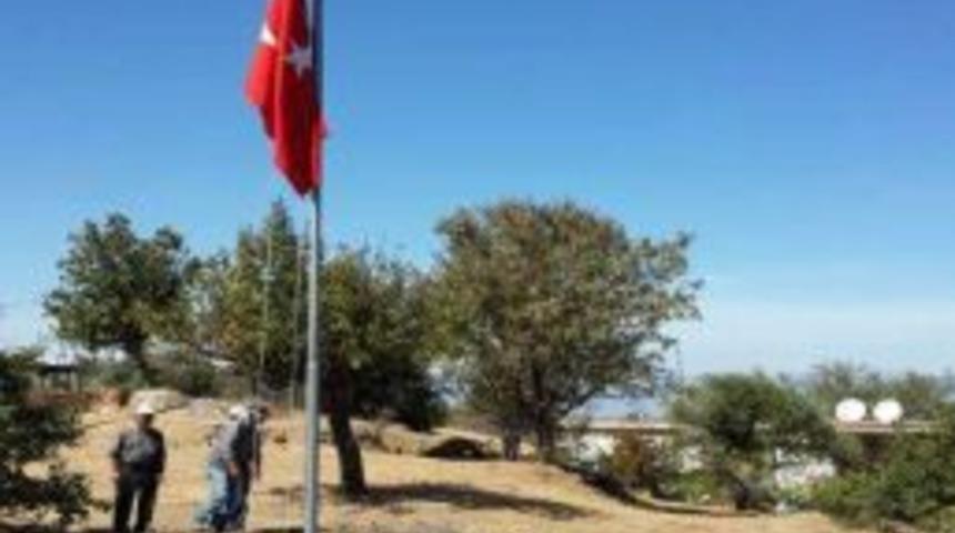 MHP Aydın Milletvekili Uzunırmak K&ouml;yleri Bayraklarla Donatacak