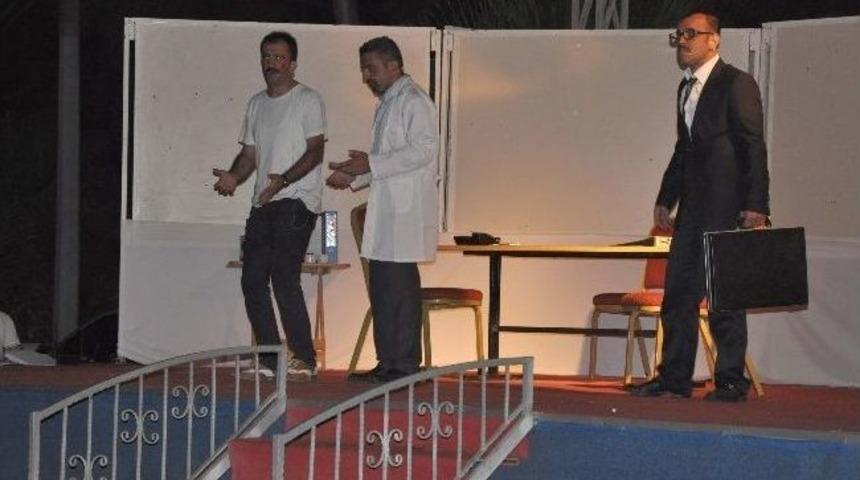 Akb&uuml;k&rsquo;te Belediyeden Tiyatro Etkinliği