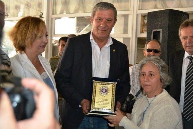 Zihinsel Engellilerden Belediye Başkanlarına Plaket 2