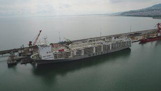 Uruguay'dan getirilen angusların kokusu kenti etkisi altına aldı