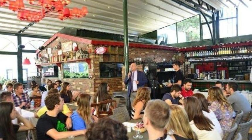 Dokuz Eyl&uuml;l &Uuml;niversitesi Erasmus &Ouml;ğrencileri Kahvaltıda Buluştu