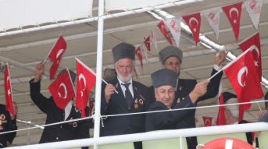 Şehit Aileleri Ve Gaziler Boğaz Turu Attı