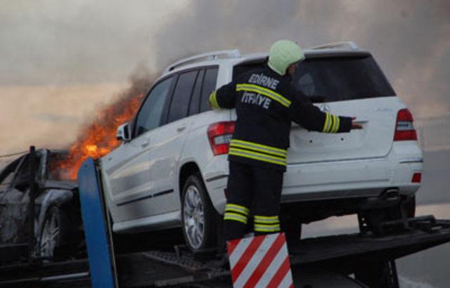 1 TIR 5 Mercedes kül oldu! 3