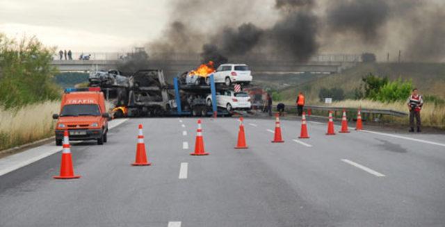 1 TIR 5 Mercedes kül oldu! 4