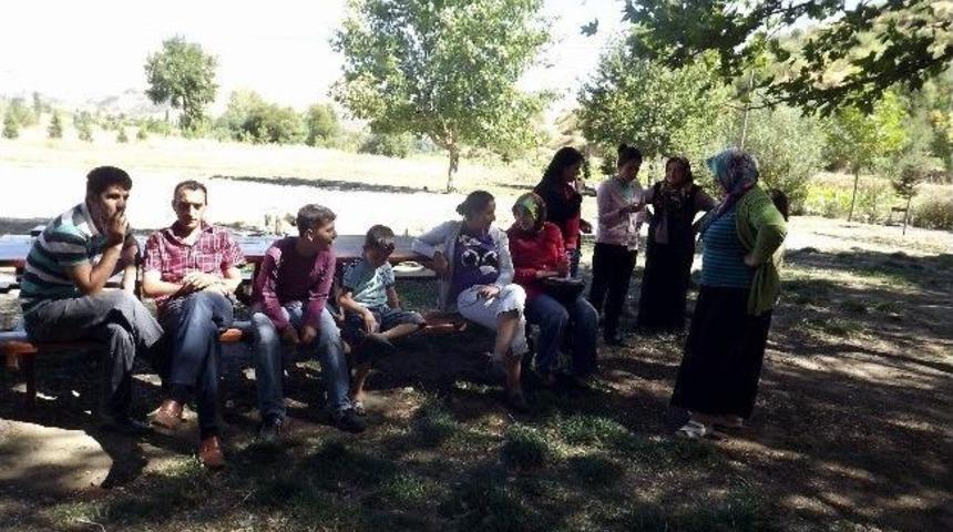 Toplum Ruh Sağlığı Merkezi Yetkilileri Hastalara Piknikte