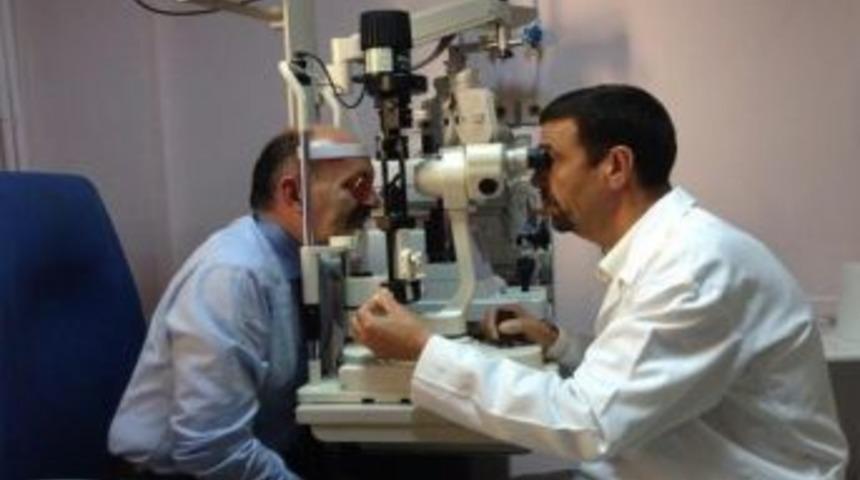 Sağlık Bakanı M&uuml;ezzinoğlu G&ouml;z Muayenesi Oldu