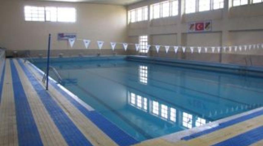 Osman &Ccedil;ağlı Kapalı Y&uuml;zme Havuzu Kış Sezonuna A&ccedil;ıldı