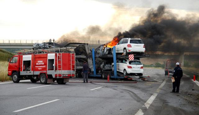 1 TIR 5 Mercedes kül oldu! 7