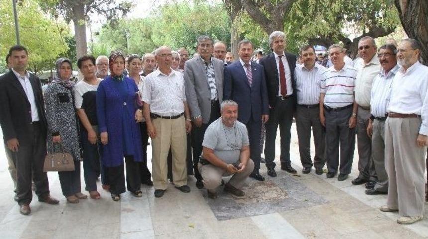 Ak Parti Akhisar Teşkilatı Menderes Ve Demokrasi Şehitlerini Unutmadı