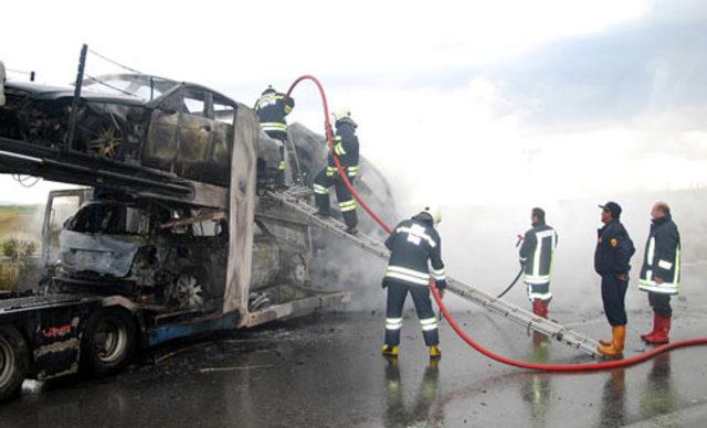 1 TIR 5 Mercedes kül oldu! 8