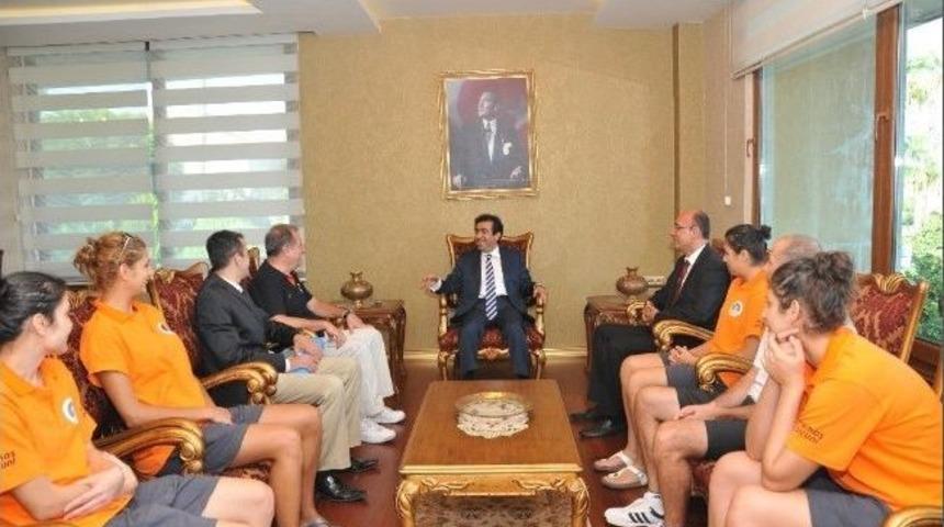 G&uuml;zeloğlu Mersin B&uuml;y&uuml;kşehir Belediyespor Y&ouml;neticilerini Ve Sporcularını Kabul Etti