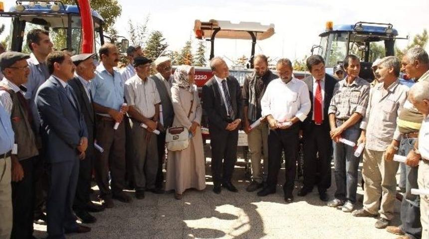 Tunceli &Ccedil;ift&ccedil;isine Tarımsal Ekipman Teslimi Yapıldı