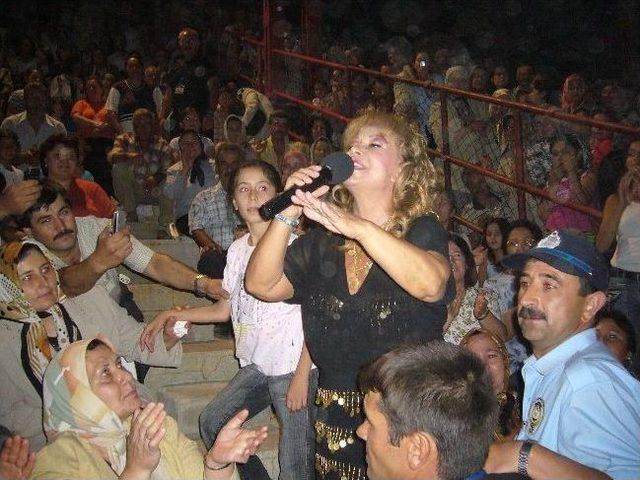 Birgi İncir Festivali&rsquo;nde Final Bedia Akart&uuml;rk İle 1